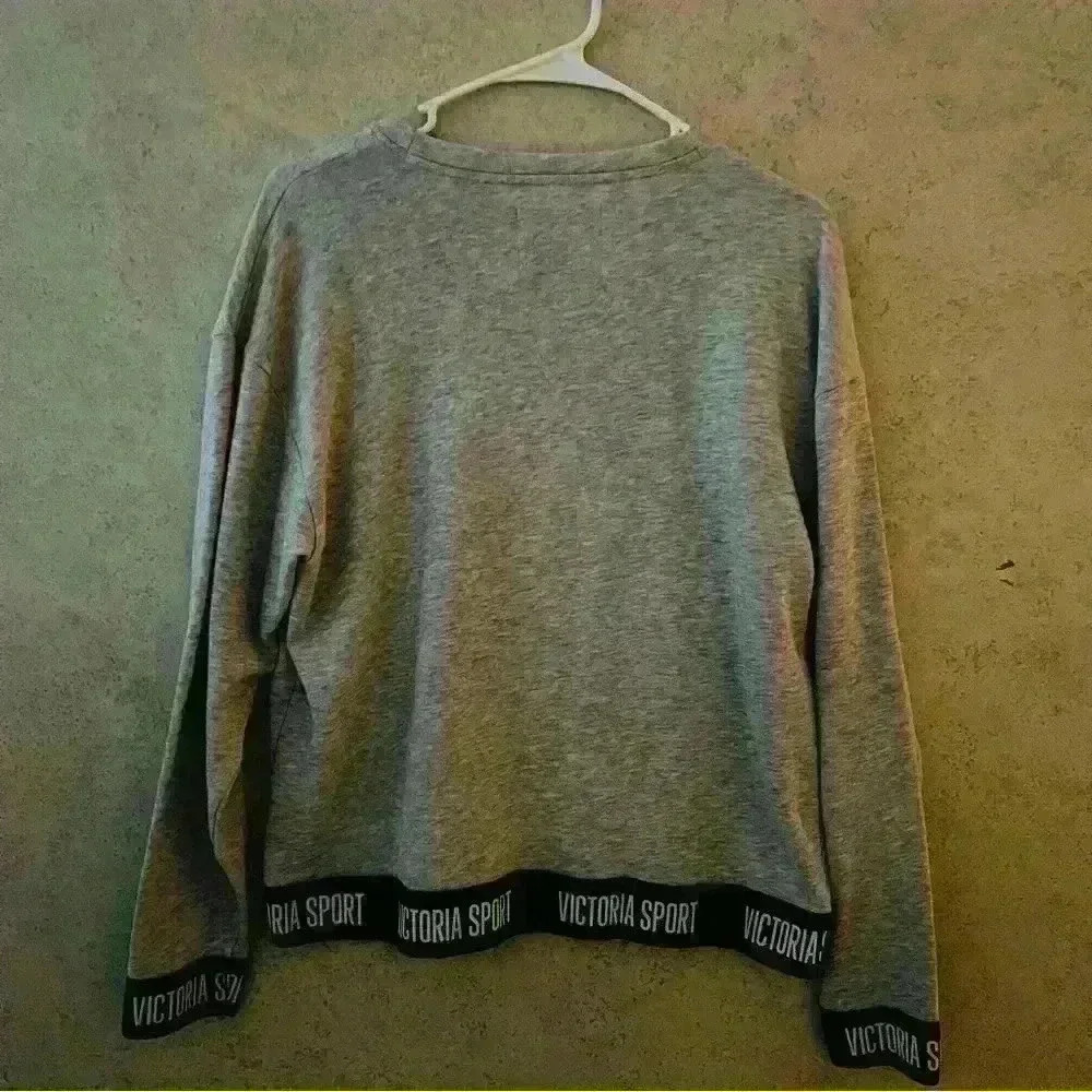 VICTORIA SPORT SMALL HEATHER GREY CREWNECK LOGO  ATHLETIC LOUNGE SOFT ACTIVEWARE - Picture 7 of 7